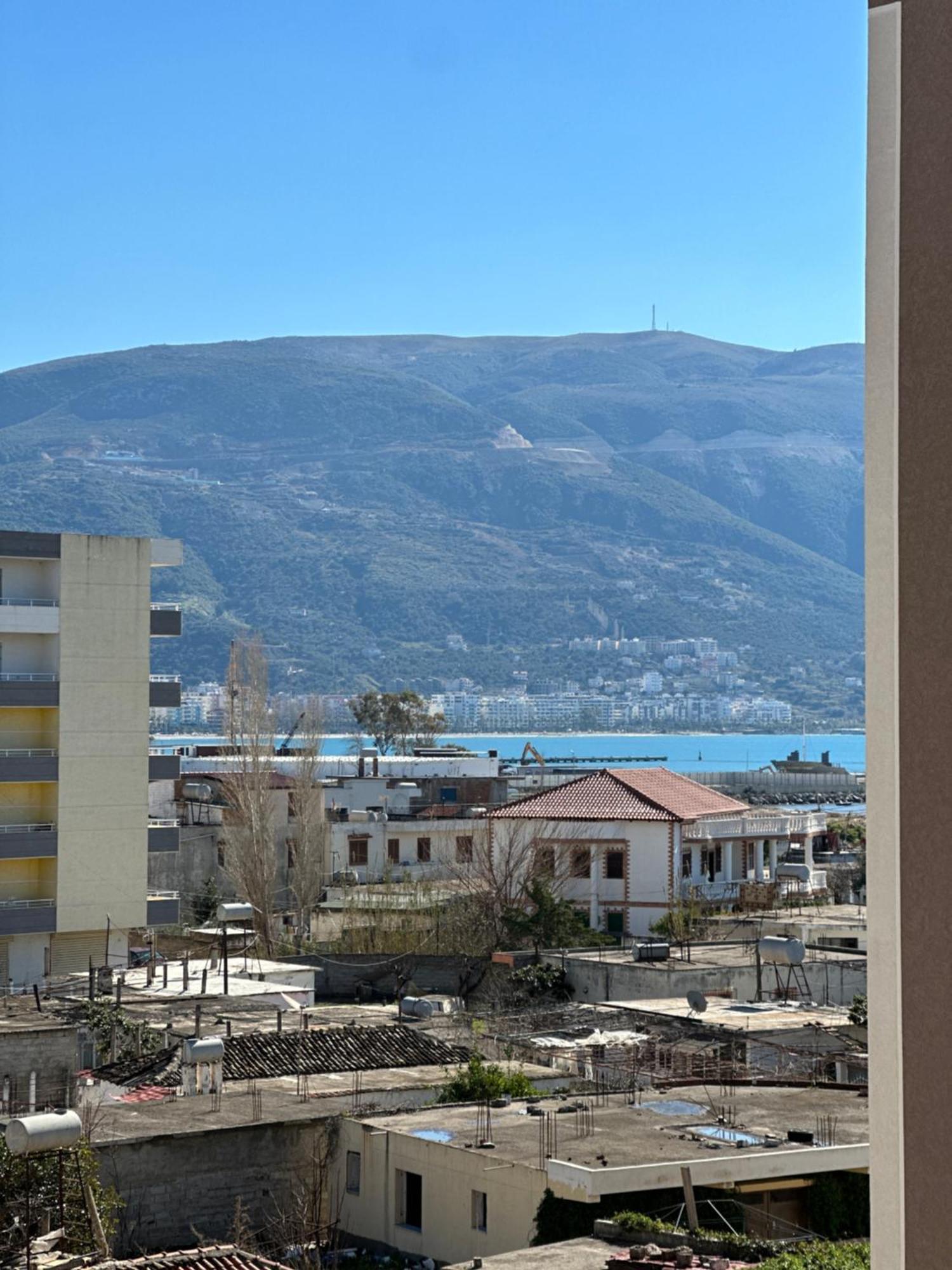 Beachfront Apartment With Balcony Vlorë Exterior foto