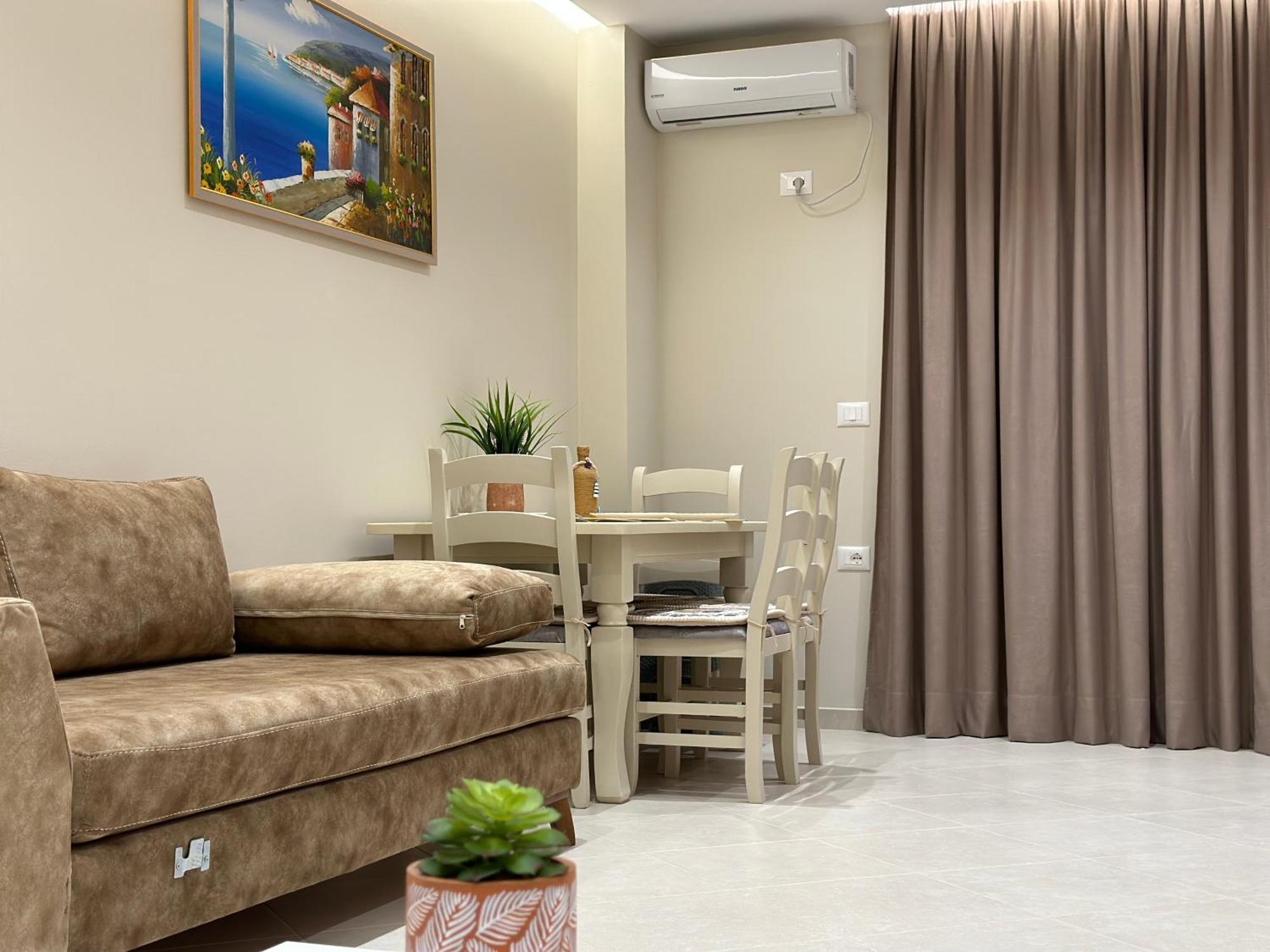 Beachfront Apartment With Balcony Vlorë Exterior foto