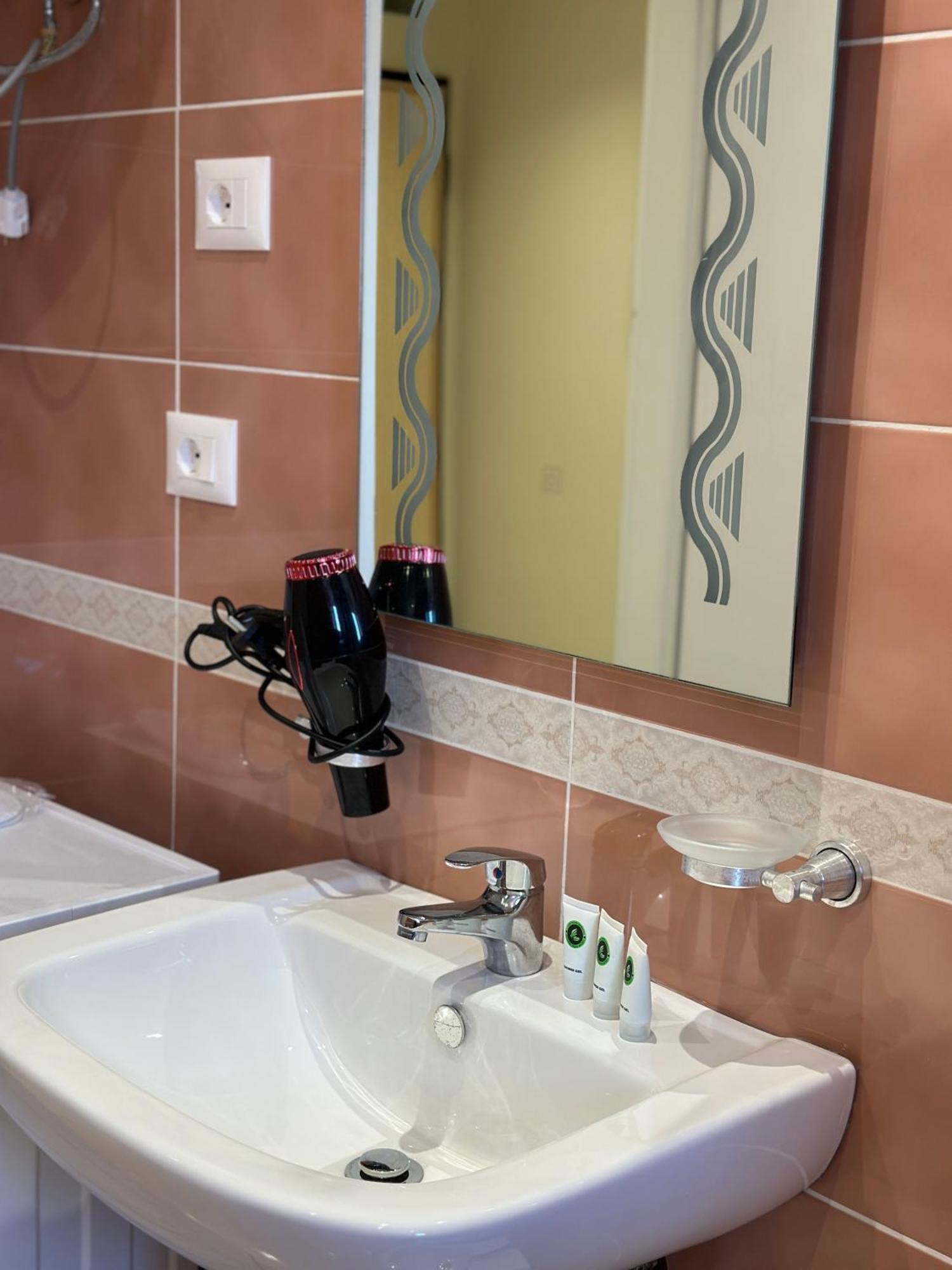 Beachfront Apartment With Balcony Vlorë Exterior foto